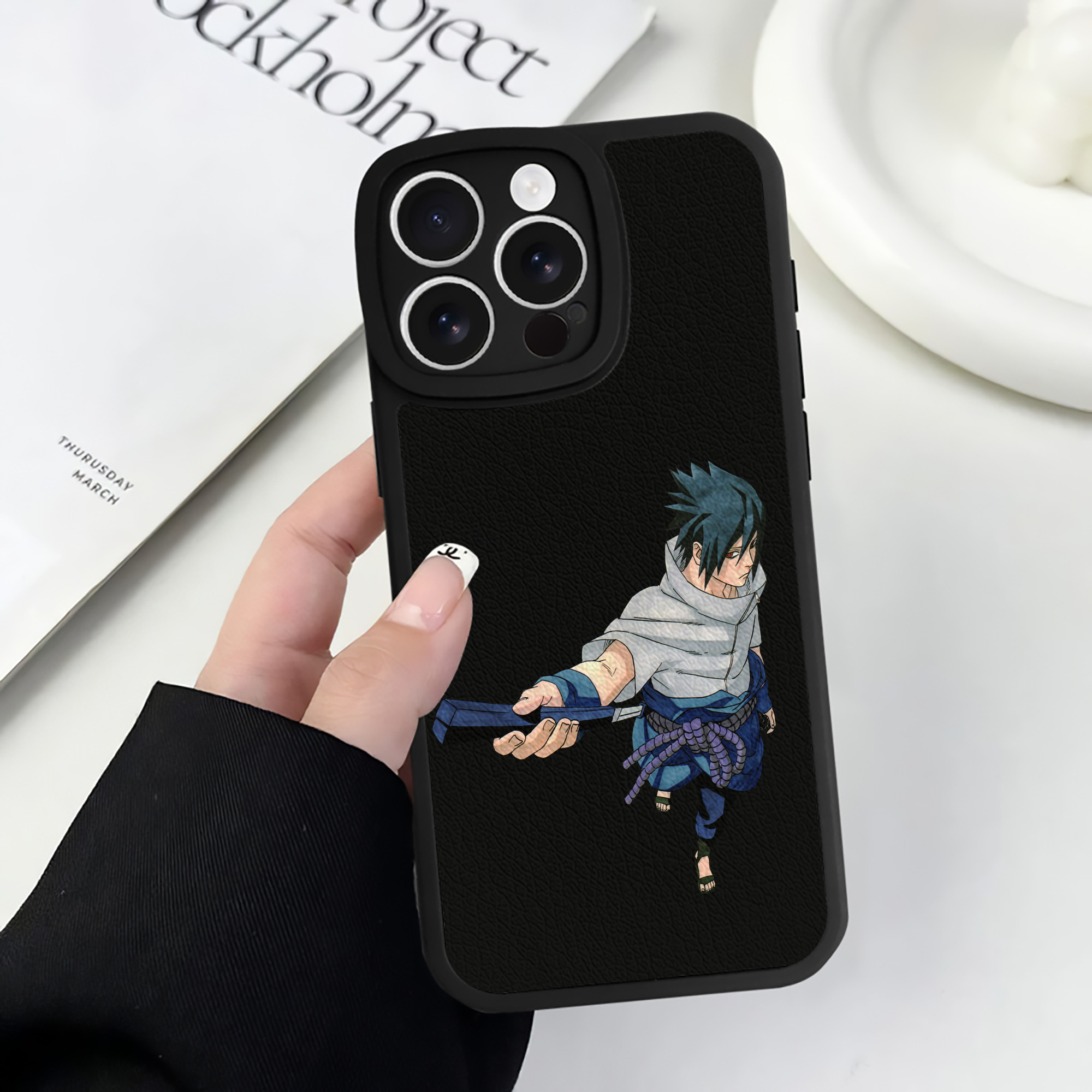 （画像用） NARUTO -ナルト- うちは サスケ Uchiha Sasuke 【iPhone 16シリーズ対応】シリコンスマホケース（レザー調） 材質：シリコン